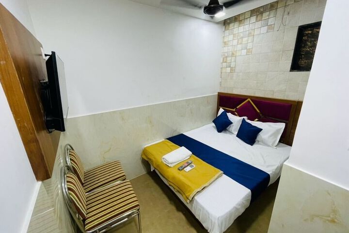 Room 10 of 14