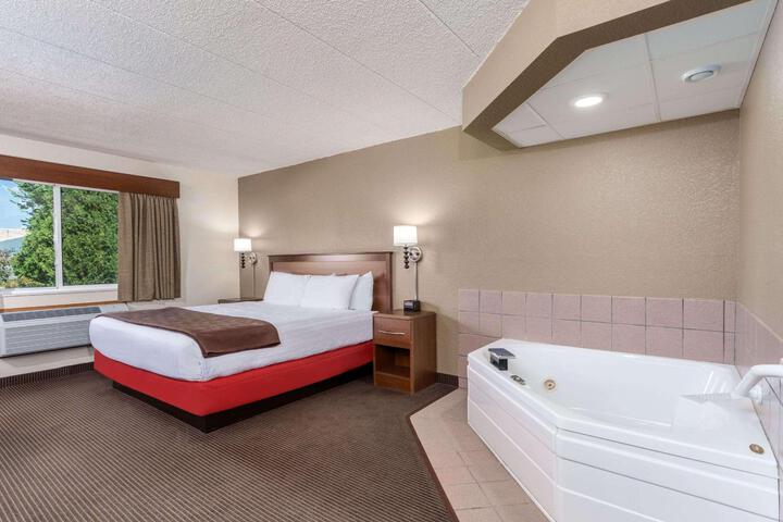 2 Queen Beds (13 of 13)