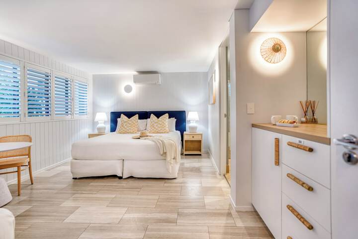 Room 3 of 190