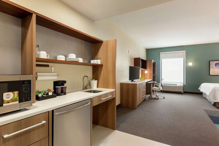 Room 10 of 28