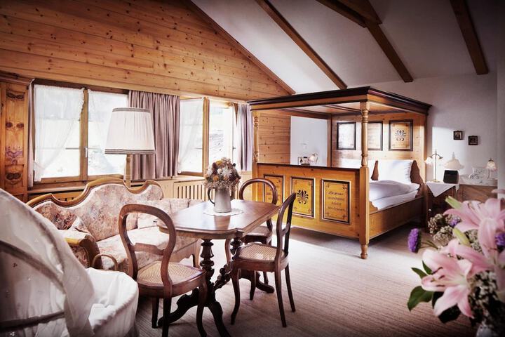 Room 4 of 32