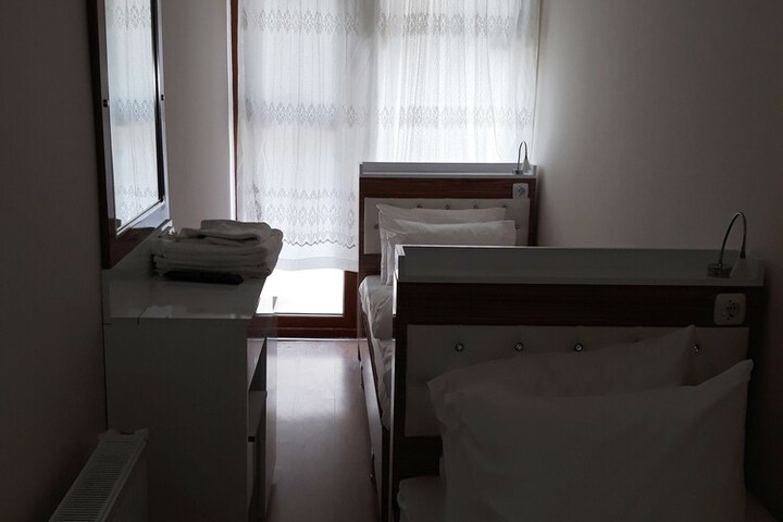 Room 6 of 73