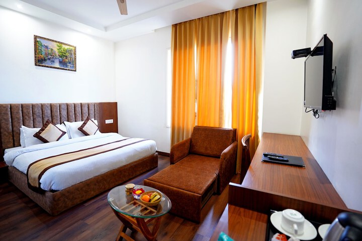 Room 25 of 76