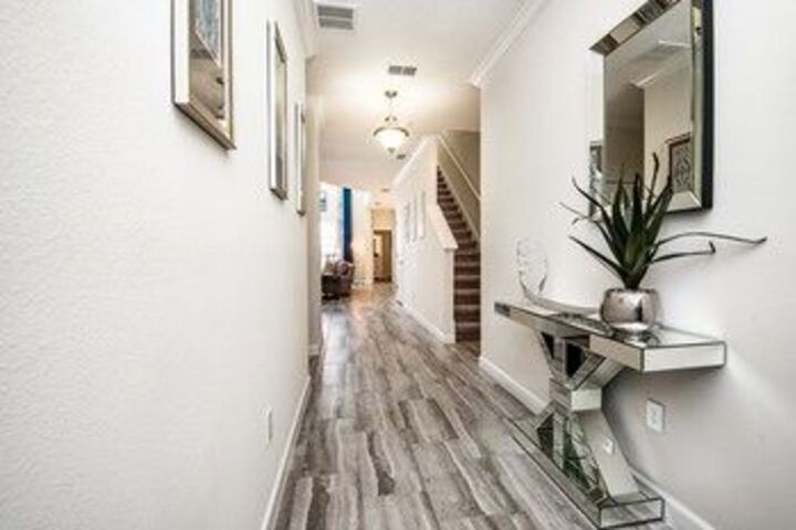 Ballroom/Hall 12 of 26