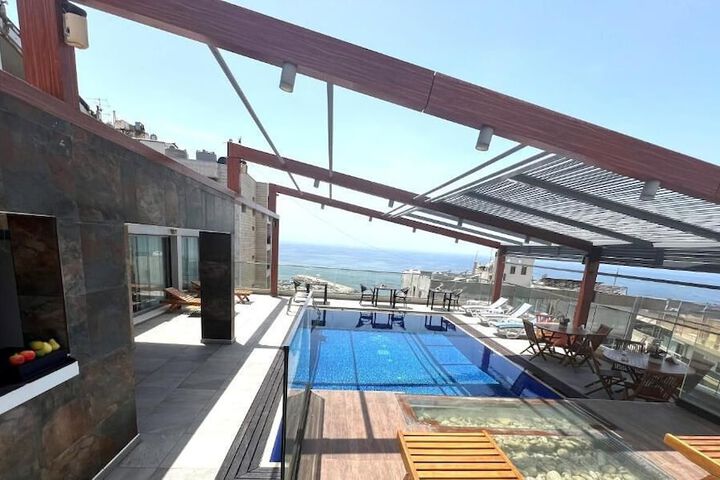 Pool 45 of 67