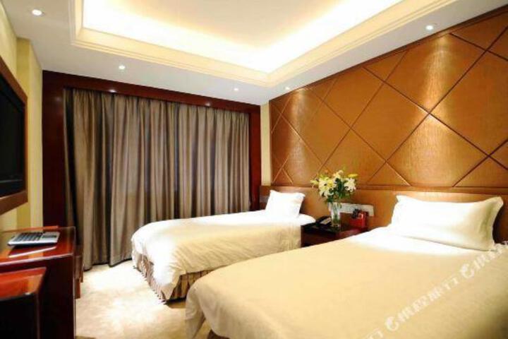 Lianchu Happiness Hotel