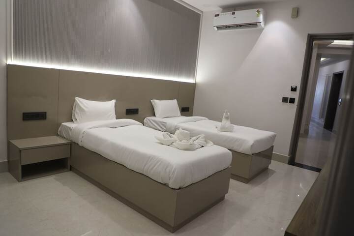 Room 9 of 11