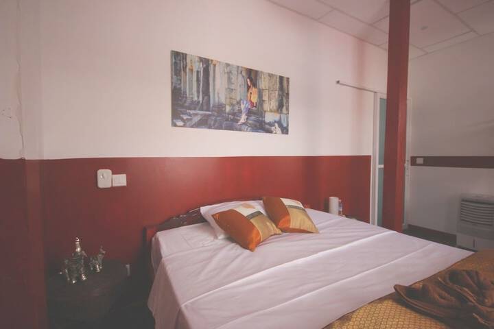 Room 9 of 48