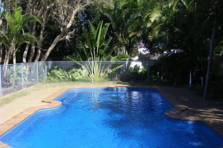 Pool 4 of 7