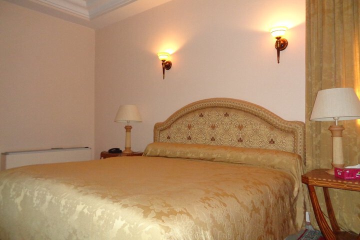 Room 4 of 20