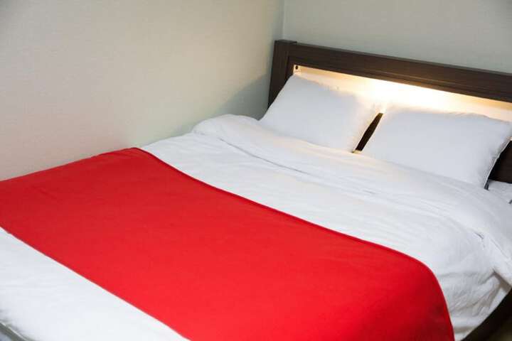 Room 3 of 64