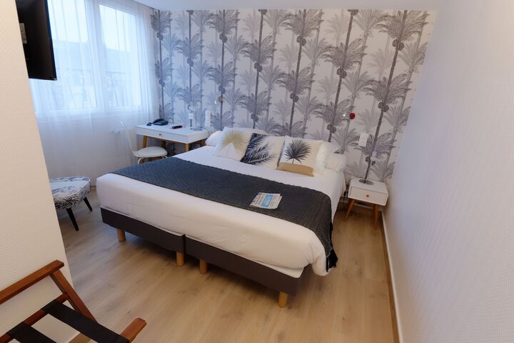 Room 6 of 49