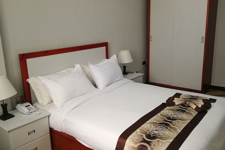 Room 6 of 25