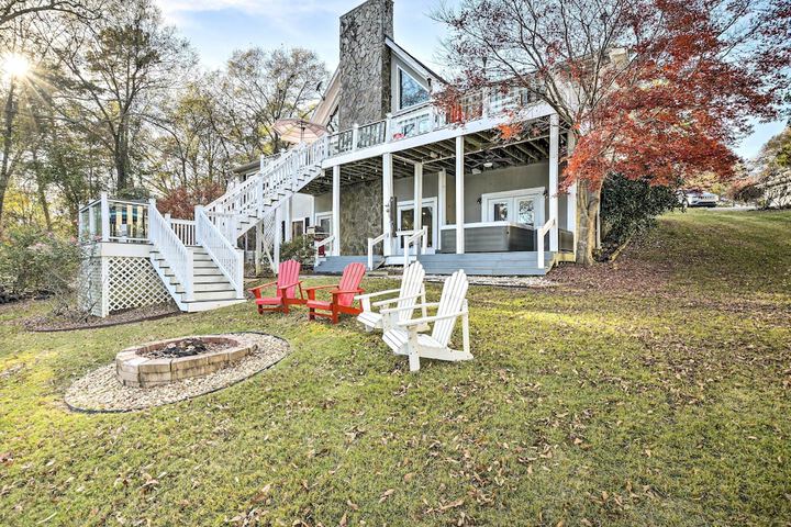 Lake Hartwell Home w / Private Dock & Hot Tub!