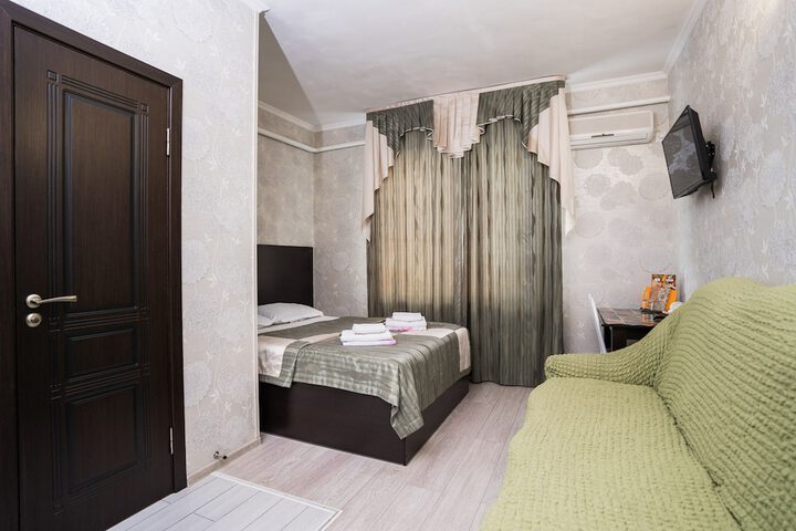 Room 9 of 34