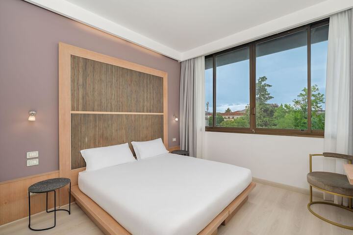 Room 5 of 44