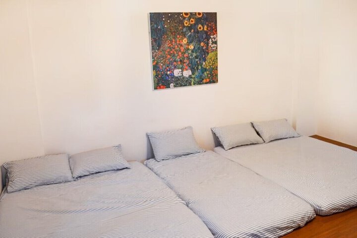 Room 8 of 11
