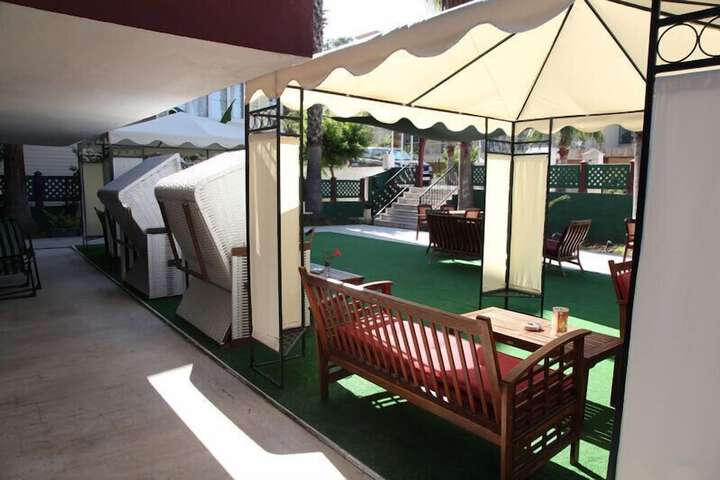 Hotel Exterior 52 of 65