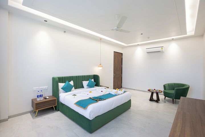 Room 3 of 18