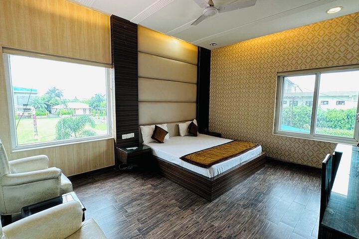 Room 4 of 10
