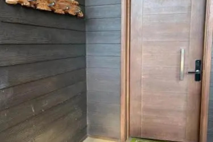 Room 11 of 17