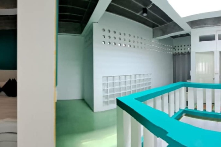 Room 18 of 38