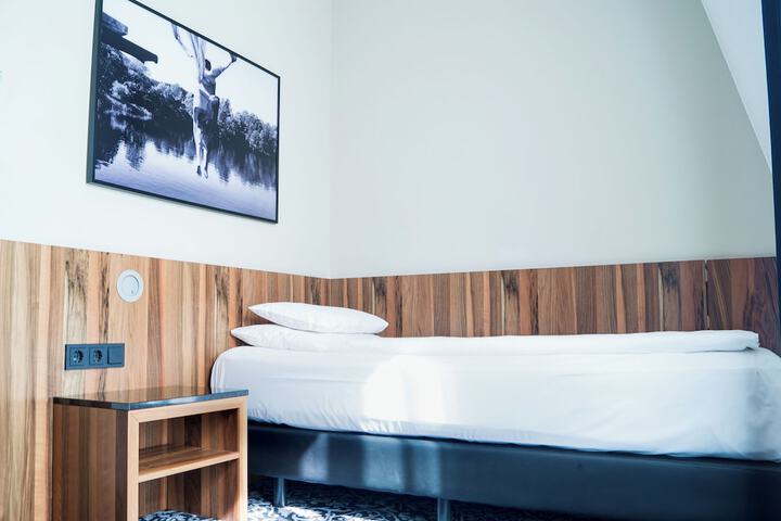 Room 11 of 29