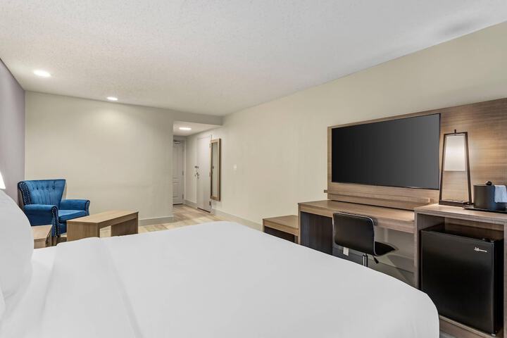 Room 26 of 82