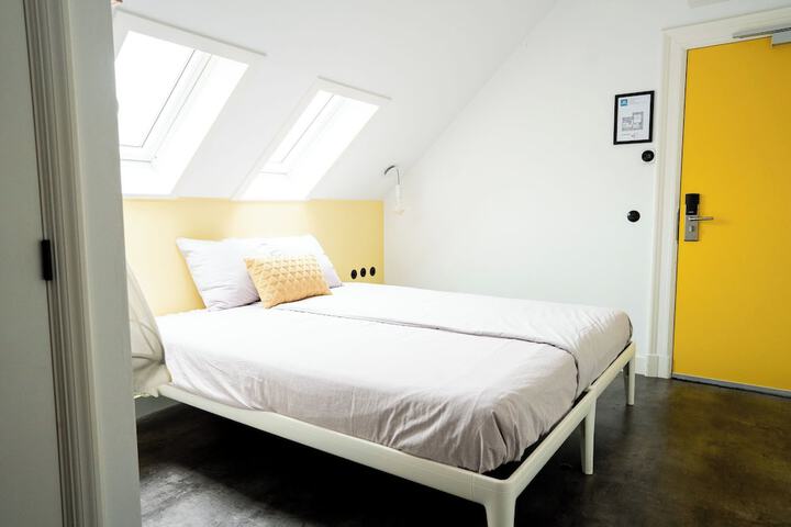 Room 6 of 50