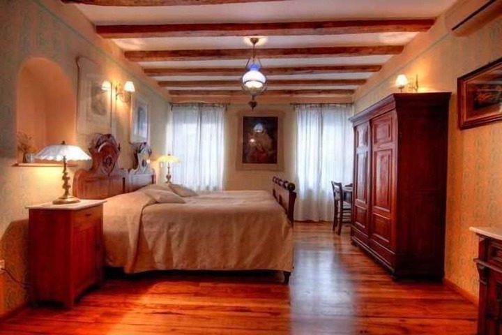 Room 6 of 40