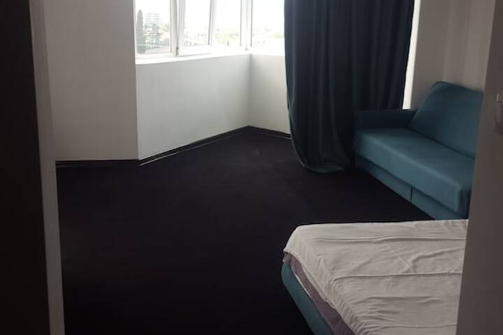 Room 7 of 12