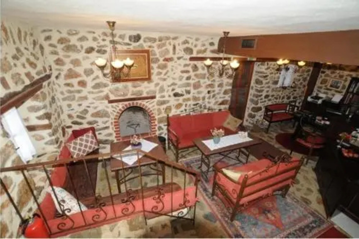 Room 8 of 14