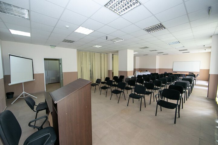 Business Center 40 of 43