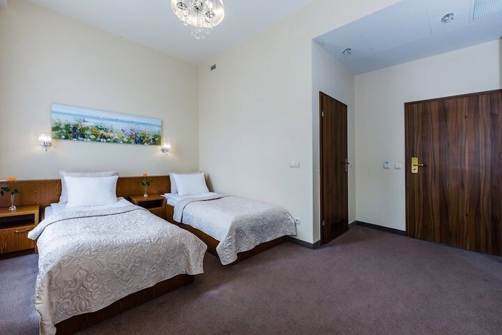 Room 5 of 32