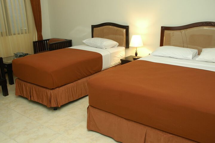 Room 12 of 37