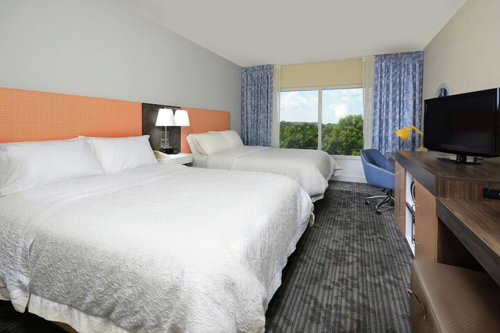 2 Queen Beds (9 of 11)