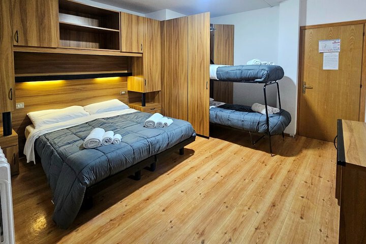 Room 5 of 15