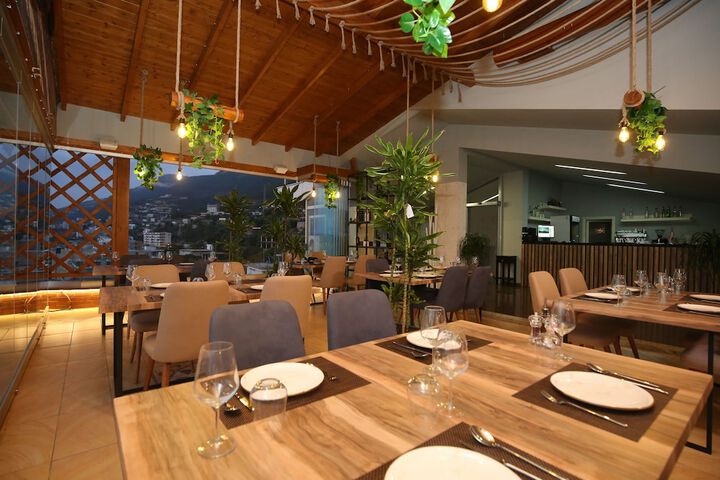 Dining 167 of 218