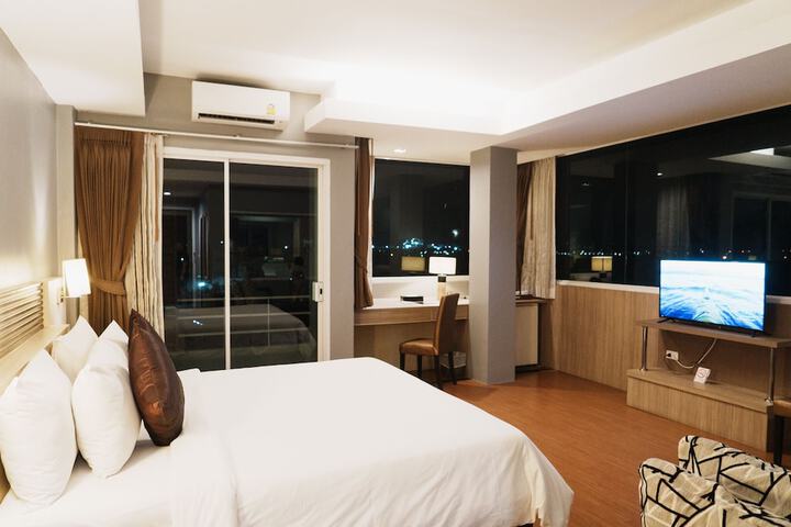 Room 18 of 37