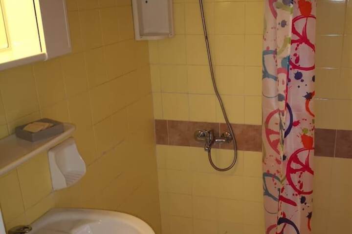 Room 33 of 40