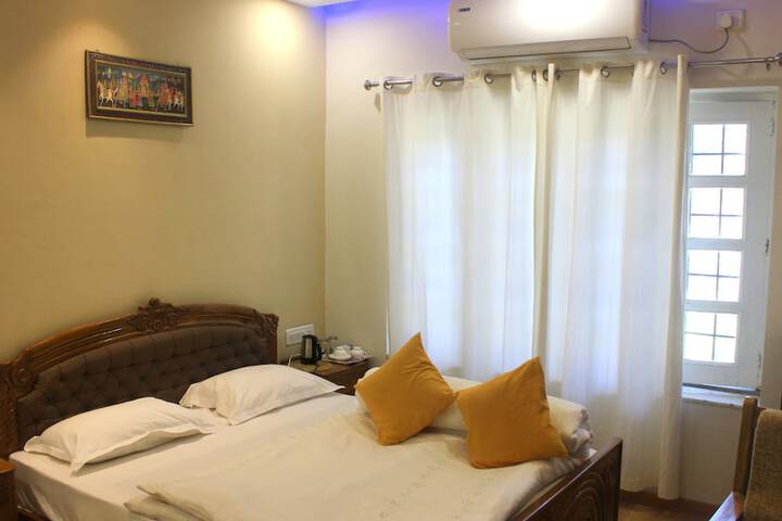 Room 5 of 72