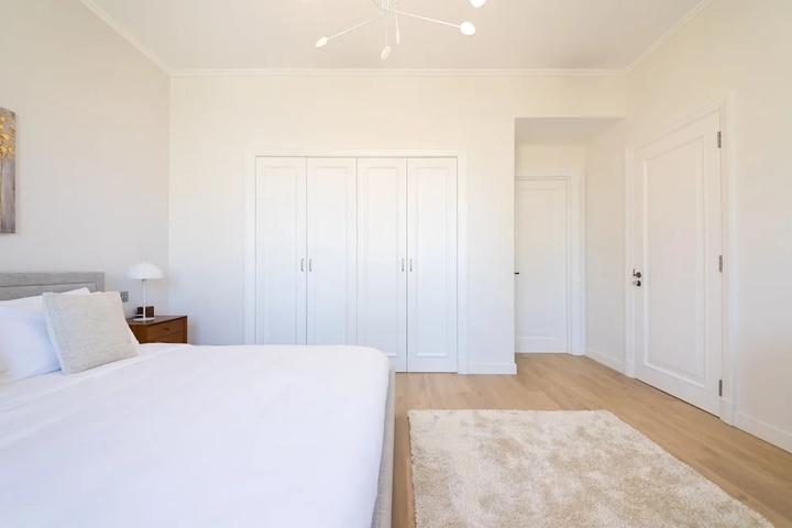 Room 5 of 16