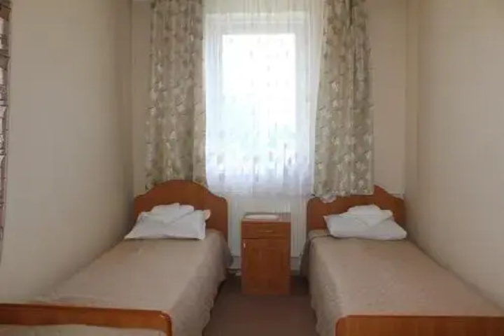 Room 10 of 16