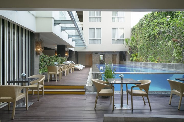 Hotel Pool