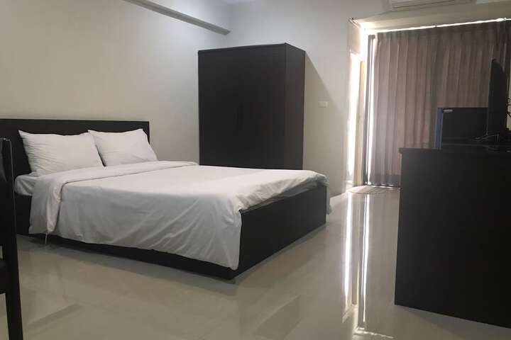Room 4 of 15