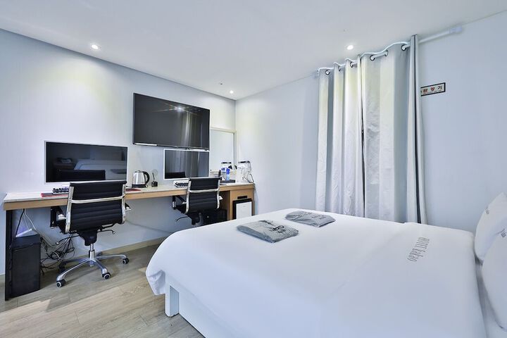 Room 14 of 34