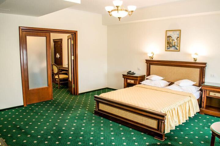 Room 2 of 28