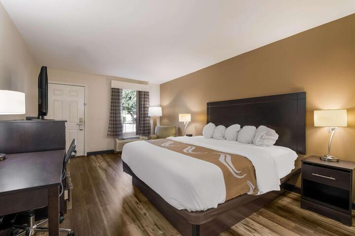 1 King Bed (2 of 13)