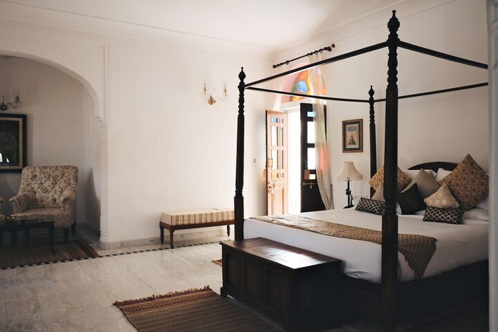 Room 11 of 38