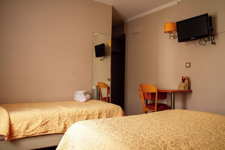 Room 10 of 29